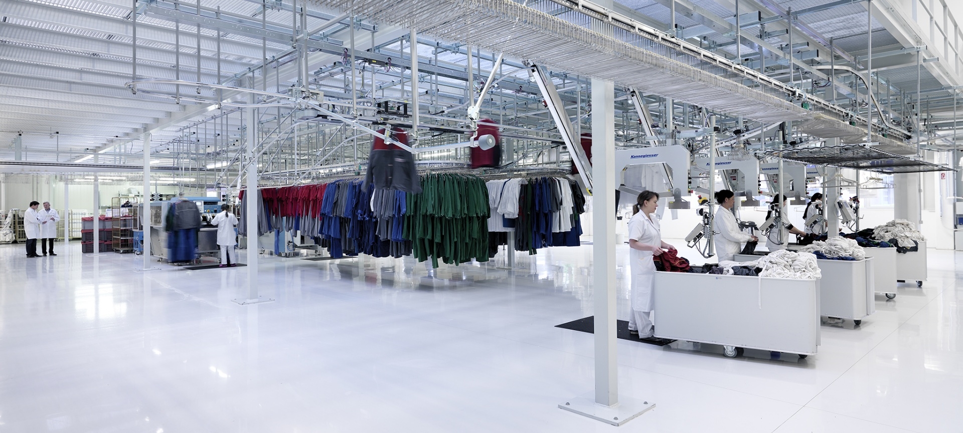 Halle Innenansicht Linz © Staufer